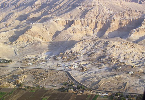 Al-Qurna / Thebes, Photo: Raimond Spekking Al-Qurna / Thebes, Photo: Raimond Spekking